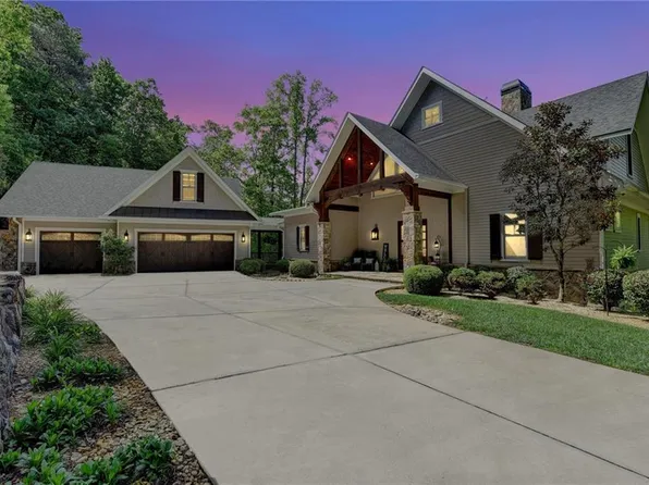 676 N Shore Dr, Cleveland, GA 30528