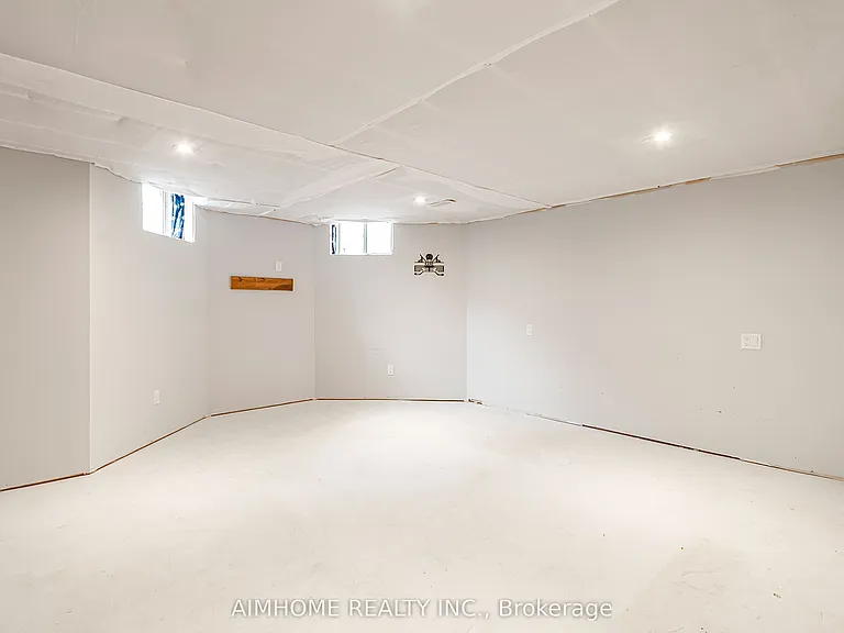6 Prescott Cres — Photo 8