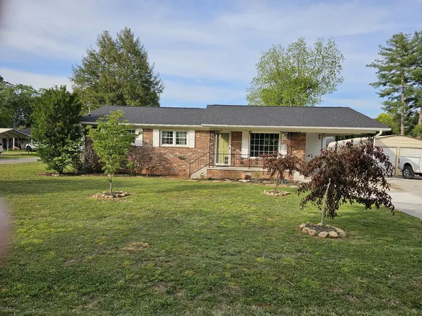 106 Willow St N, Cowan, TN 37318