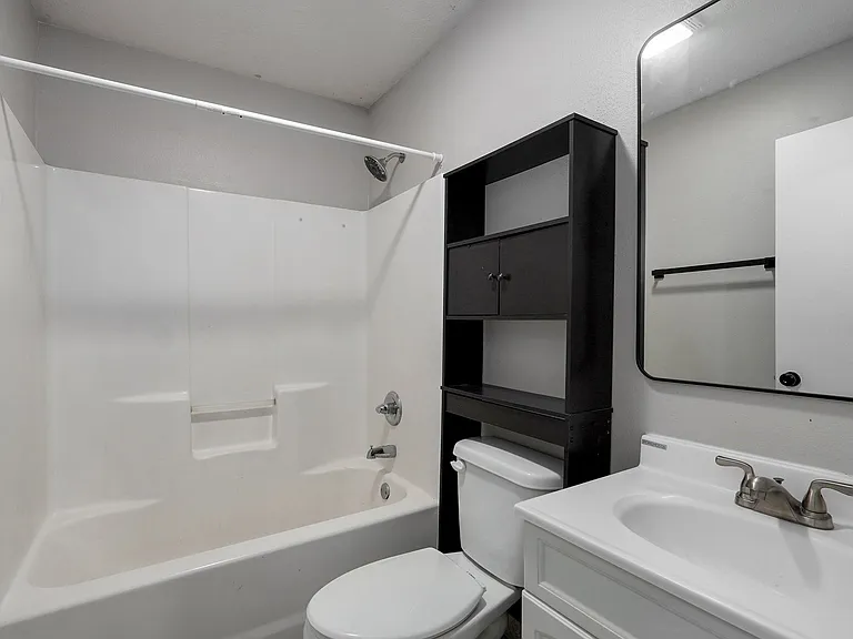 22140 Main St #1 — Photo 3