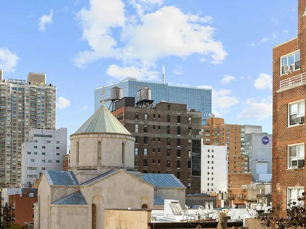 233 East 35th Street image 2 of 5