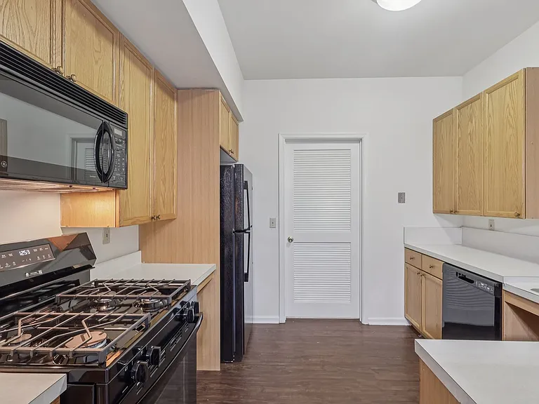 Autumn Park Apartments — Photo 34