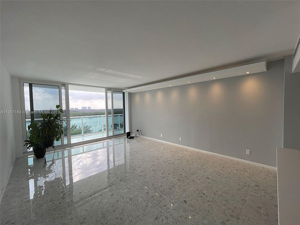 1st image of 100 Bayview Dr APT 1220