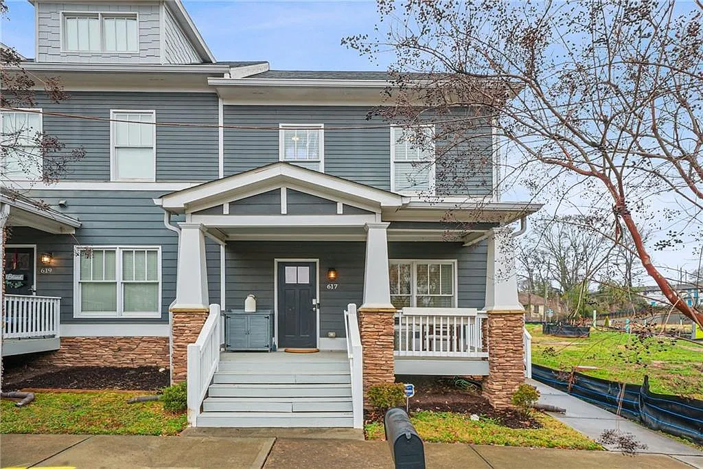 4 bed, 2.5 bath, 1720 sqft, $2,400 — Photo 1