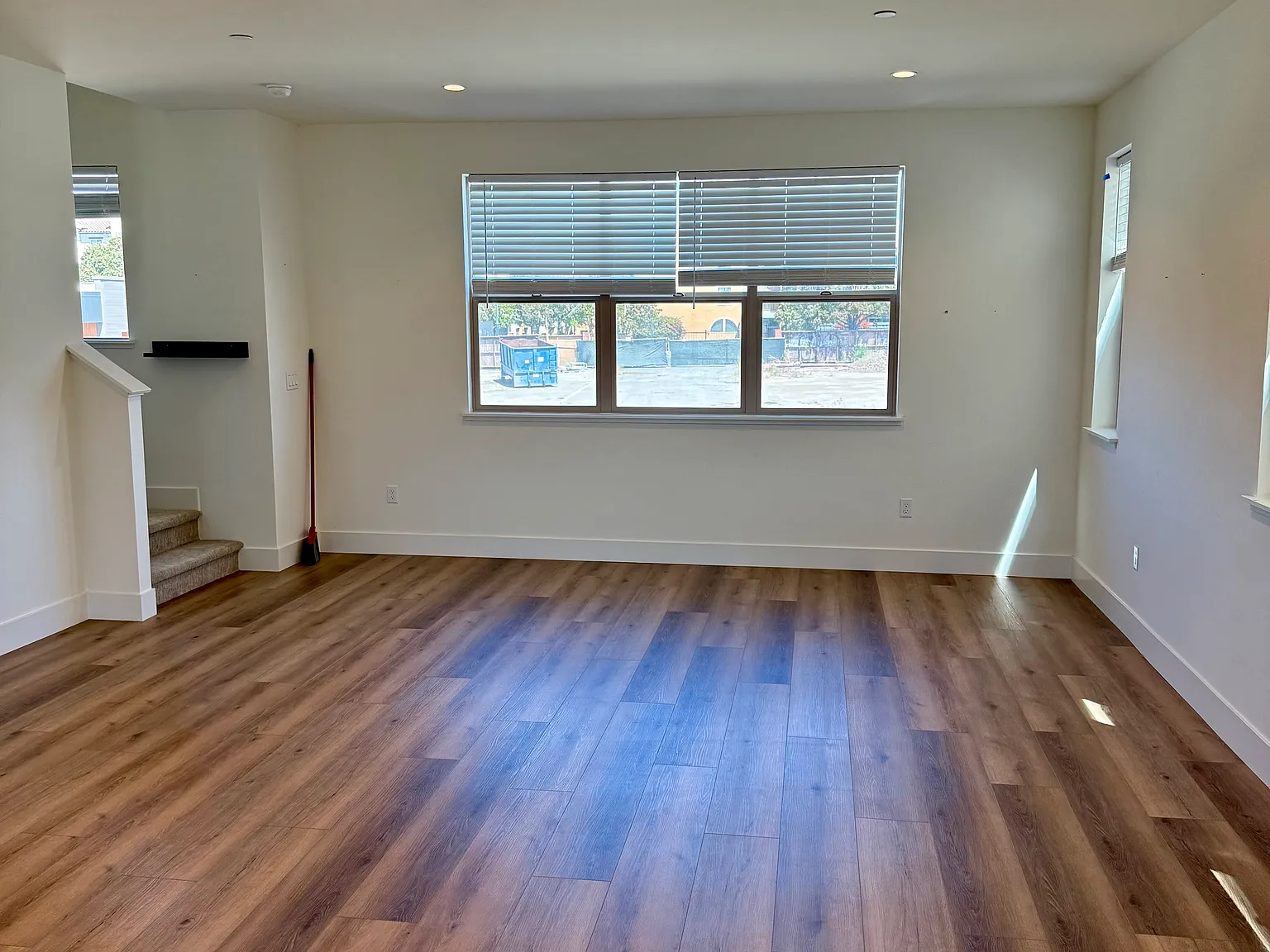 4 bed, 3.5 bath, 1923 sqft, $4,400 — Photo 4