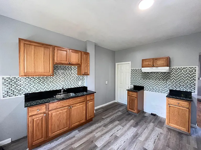 745 Union St — Photo 10
