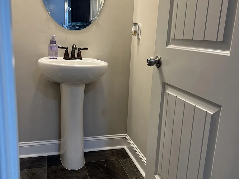 460 Thorp Cir — Photo 10