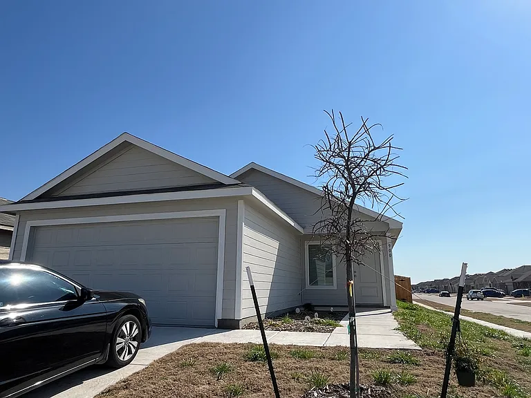Pear Cir — Photo 17