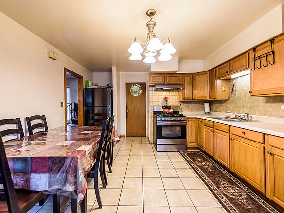 3rd image of 1791 W Greenleaf Ave Unit B