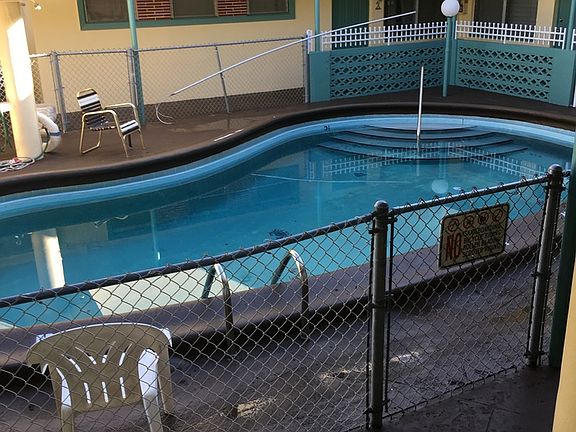 5th image of 1855 Adams St APT 2