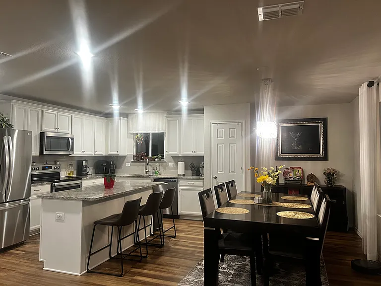 1806 Aslynn Cir — Photo 8