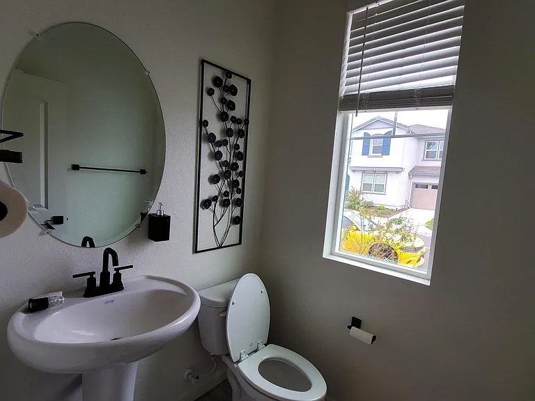 2433 Buzz Aldrin Way — Photo 27