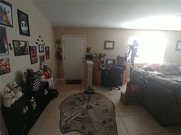 4th image of 207 Vermont Ave