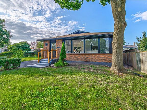 3rd image of 7385 N Dorset Pl