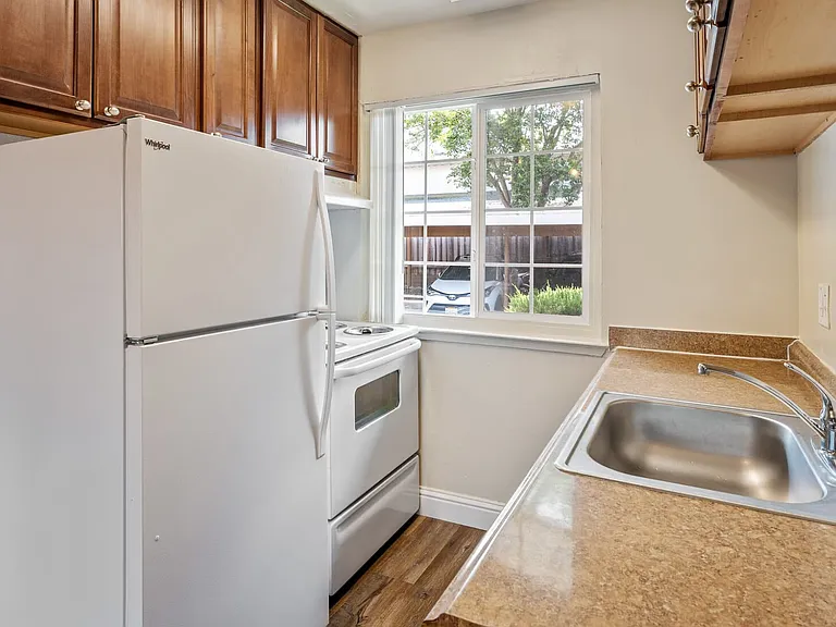 Mountain View Apartments — Photo 19