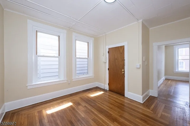 2 bed, 1.0 bath, $1,800 — Photo 3
