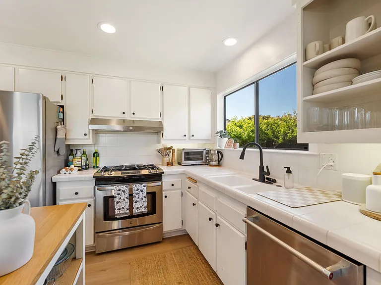 1488 Manzanita St — Photo 14