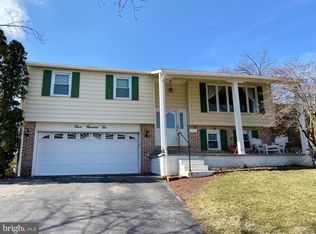 310 Glenwood Dr, Douglassville, PA 19518