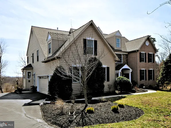 920 Red Stone Ln, Ambler, PA 19002