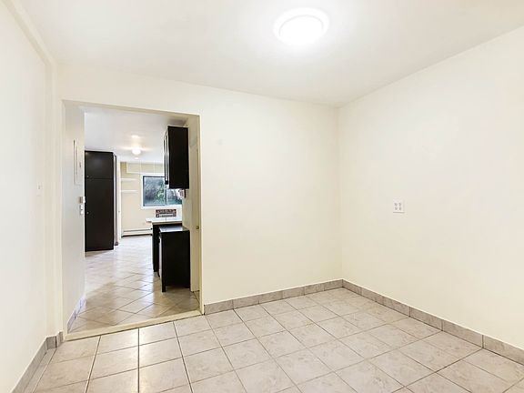 4th image of 1155 Welling Ct #1