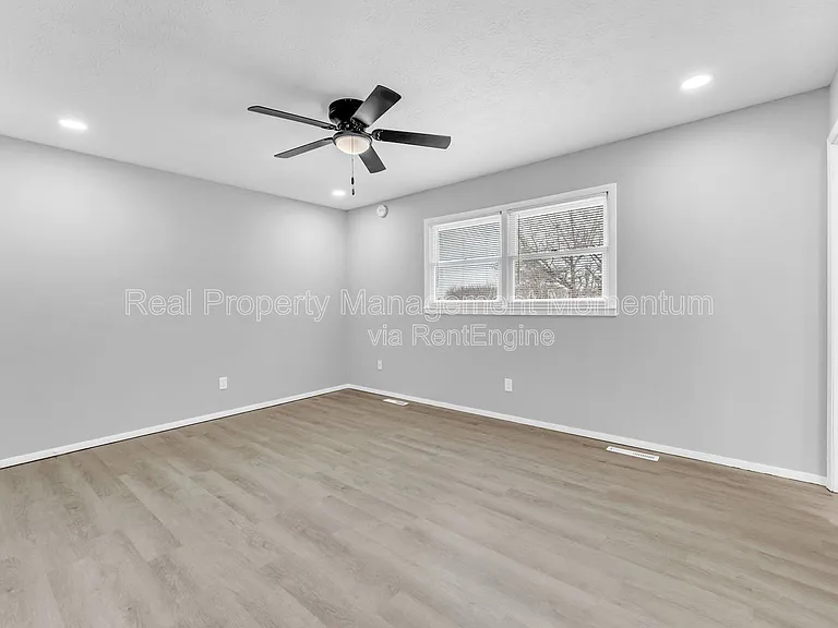 3204 N Wildan Ave — Photo 17
