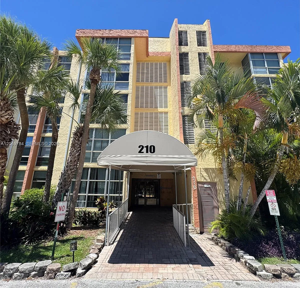 Avila South Condo — Photo 1