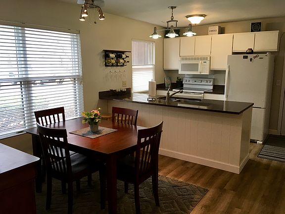 3rd image of 2 Arrow Wood Pl