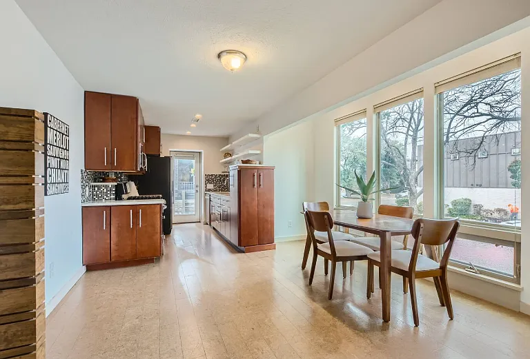 5808 Oram St #201 — Photo 1