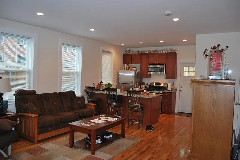 6 Larose Pl