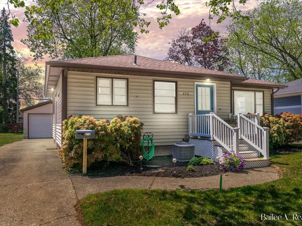 272 W 29th St, Holland, MI 49423