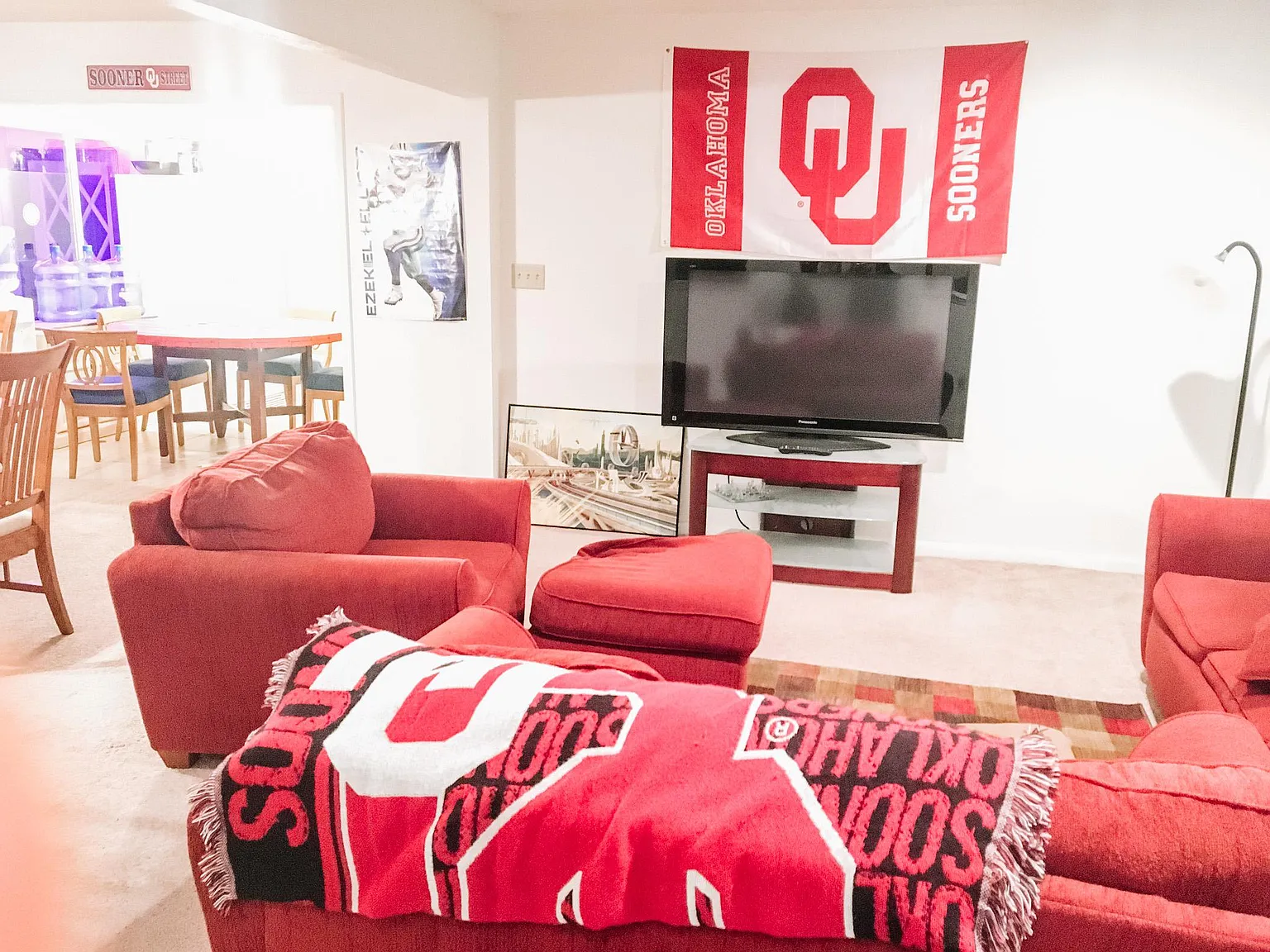 4 bed, 2700 sqft, $3,500 — Photo 2