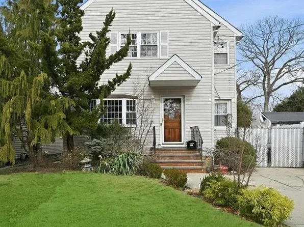 447 Chestnut Street, West Hempstead, NY 11552