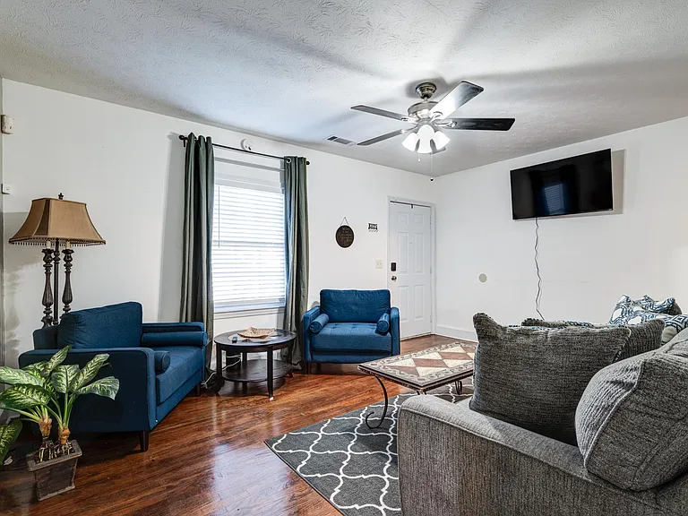 2518 Lester St — Photo 18