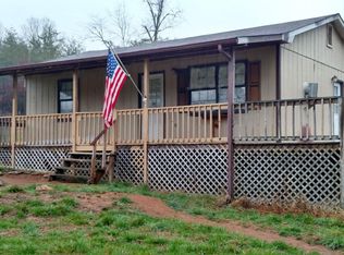 864 Deer Lodge Pike, Deer Lodge, TN 37726