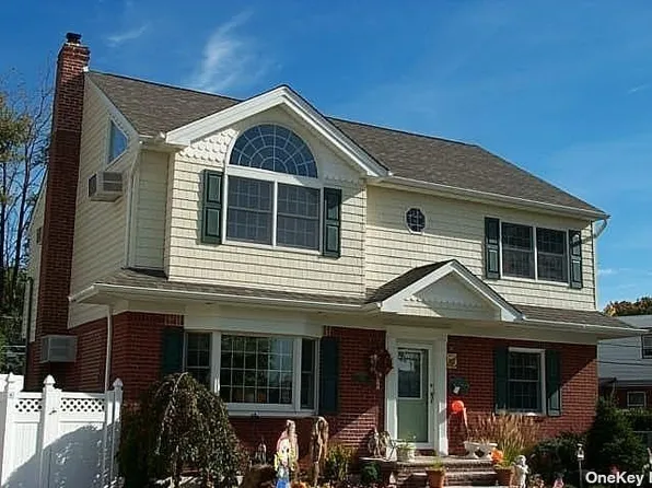 396 Bly Ct, Franklin Square, NY 11010