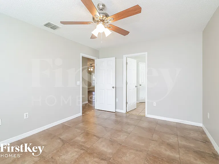 945 Kenbar Ave — Photo 11