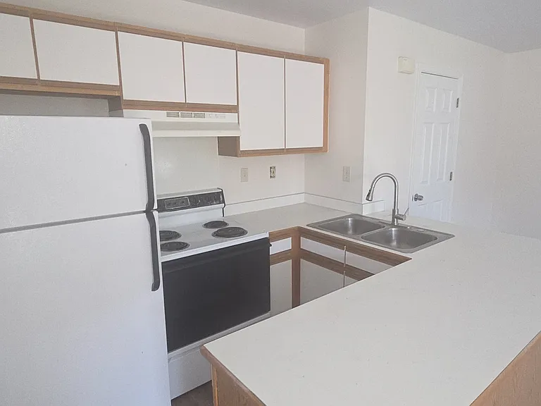 875 N 3rd East St #13C — Photo 7