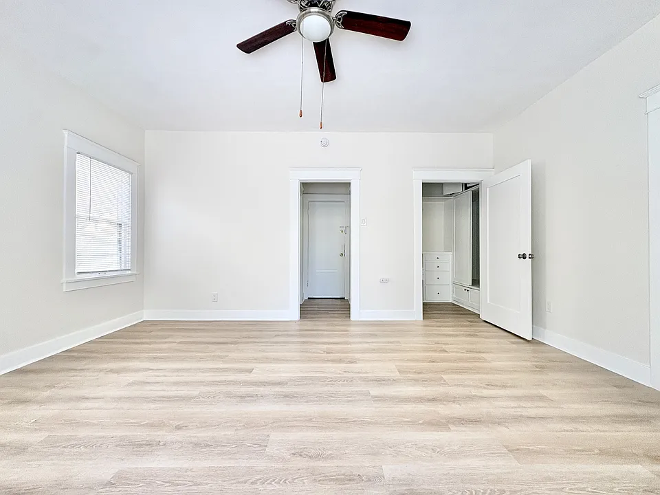 1035 E Broadway #4