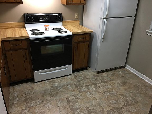 3rd image of 3206 Ginger Dr APT B