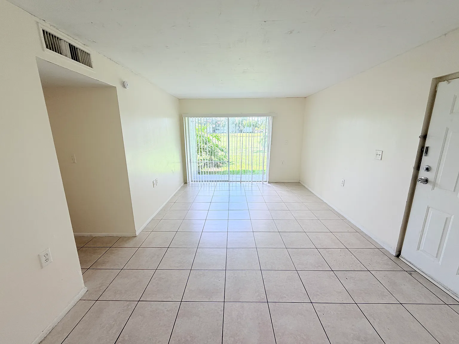 2 bed, 708 sqft, $1,600 — Photo 2