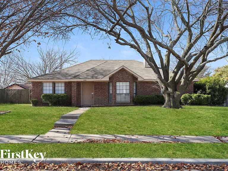 2321 Lakeshore Ln — Photo 1