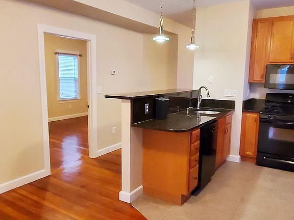 2nd image of 424 Jackson St #2