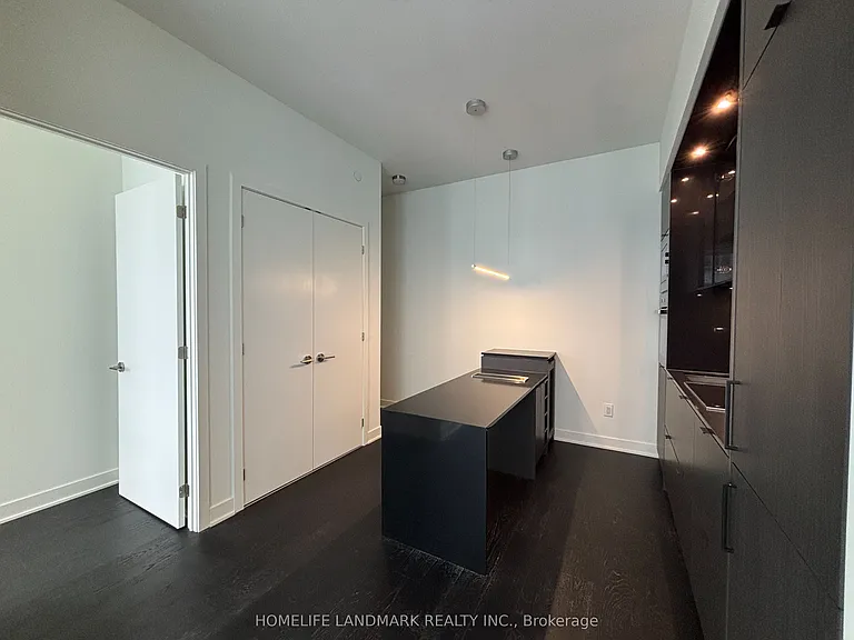 11 Yorkville Ave #5006 — Photo 11