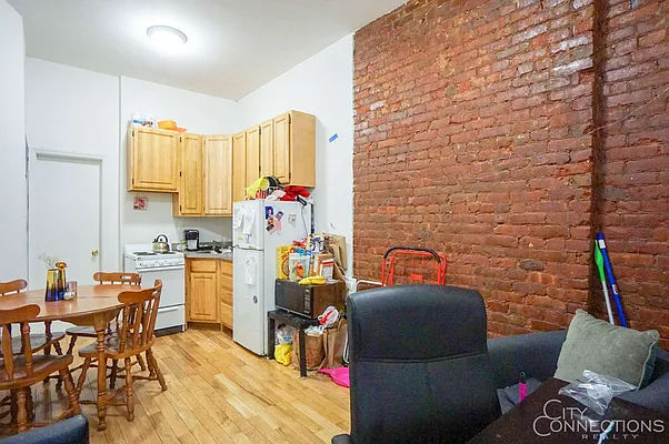 Rented by City Connections Realty | media 10