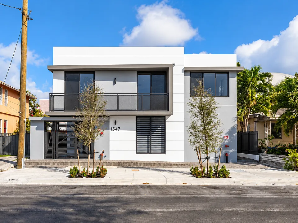 1547 NW 2nd St #102