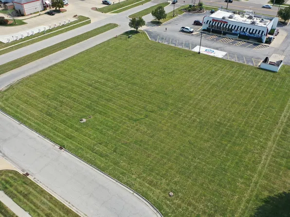 1703 Sugar Creek Blvd, Normal, IL 61761