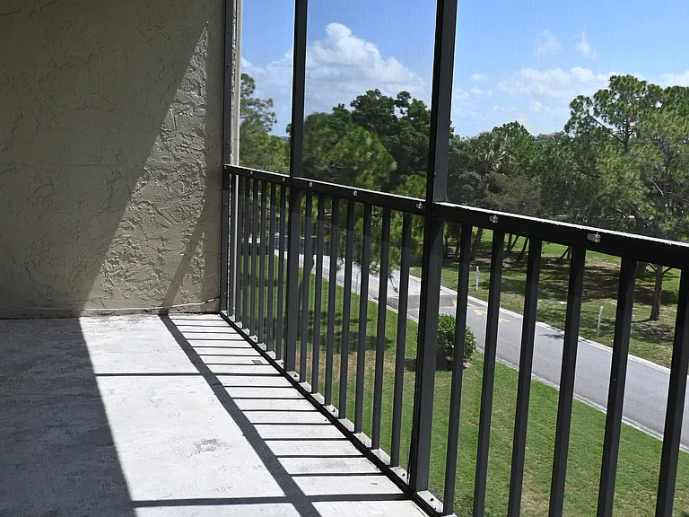 2700 Cove Cay Dr #4G — Photo 14