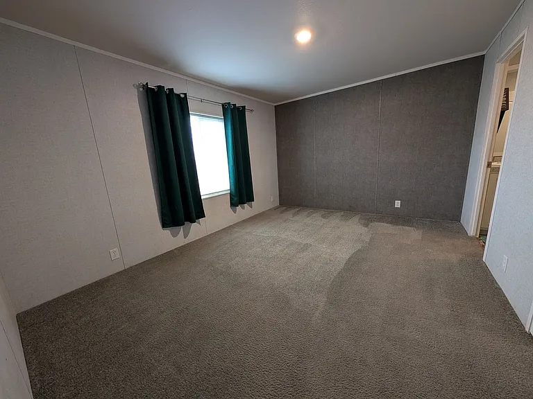 820 Crest Dr — Photo 18