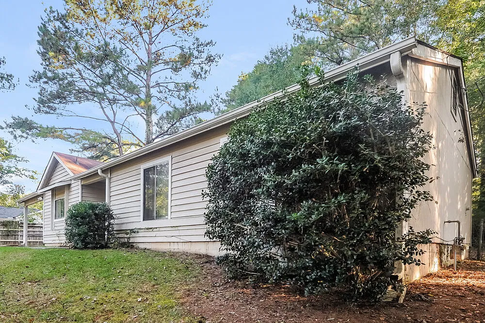 3 bed, 2.0 bath, 1290 sqft, $1,690 — Photo 3