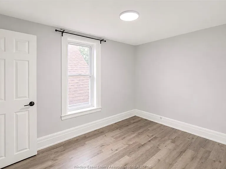 790 Marentette Ave — Photo 7